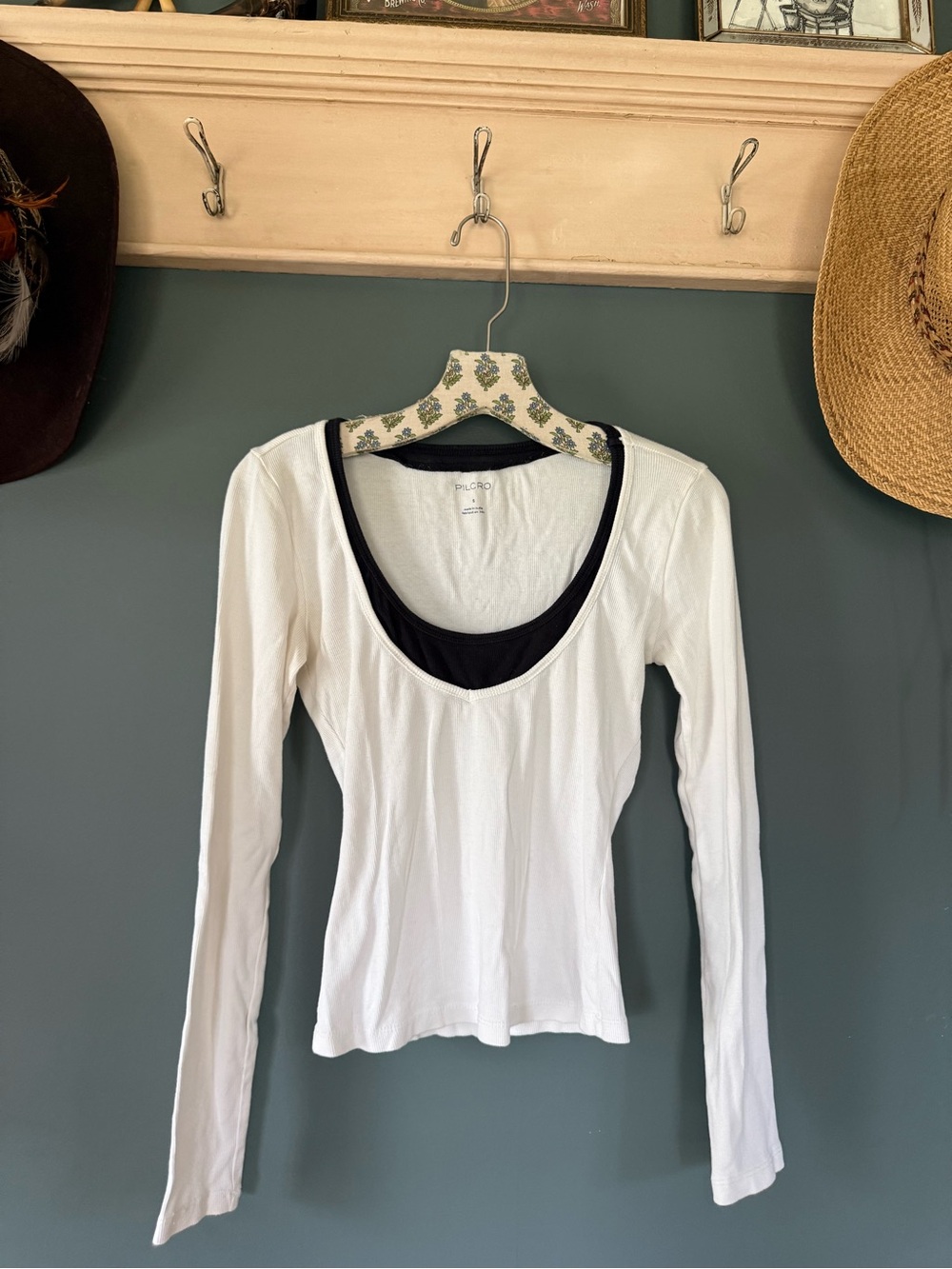 Anthropologie Pilcro White Long Sleeve Scoop Neck ribbed Top Sz small